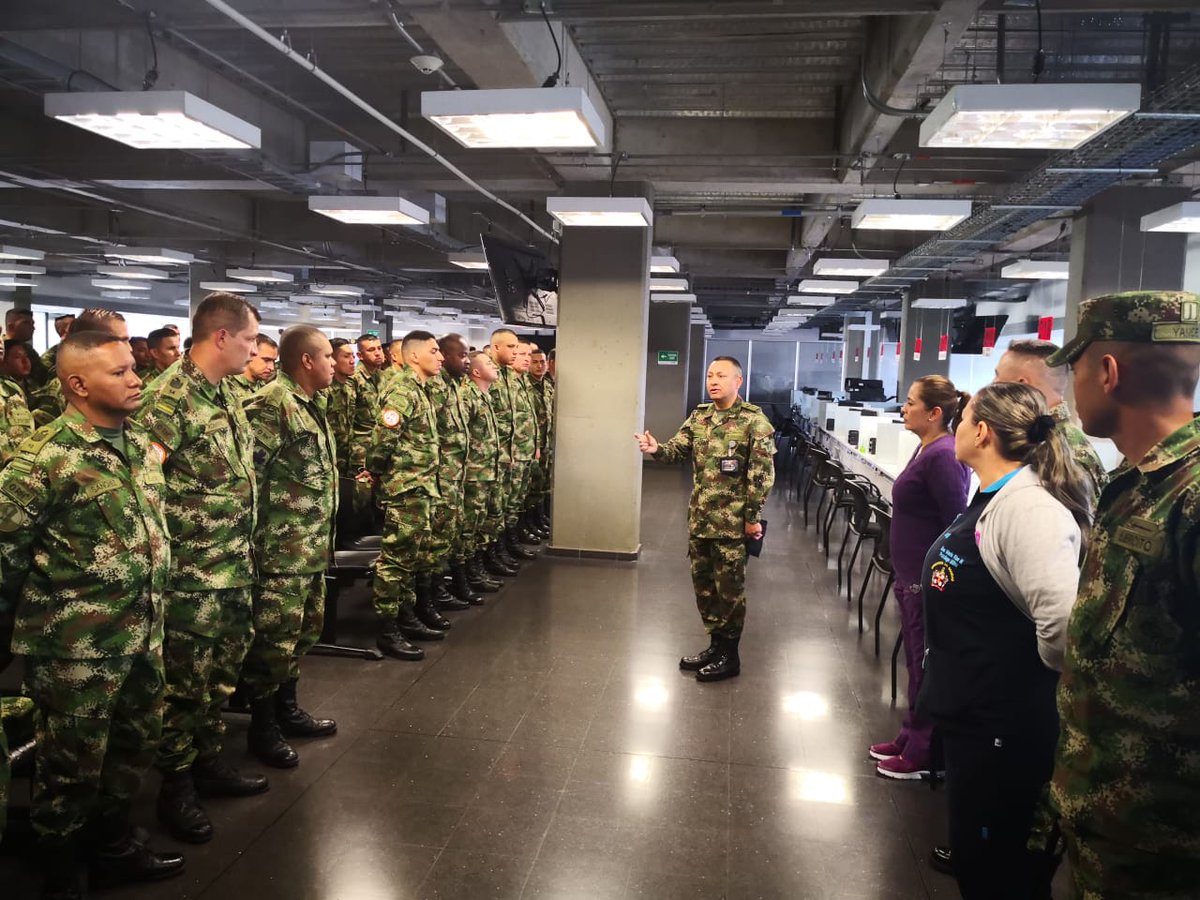 Ejercito_Disan's tweet photo. #GestiónMedicinaLaboral como parte de su trabajo también realiza el proceso #FIMED a los aspirantes que realizarán relevo al #SINAI, esto con el fin de evaluar la aptitud psicofísica de nuestros #HéroesBicentenarios. Somos #HéroesAsistiendoHéroes. #SaludPrimeraLey https://t.co/7hLOp3aegJ