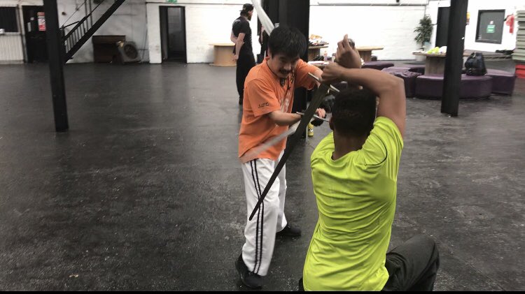 Mik3yRodn3y's tweet photo. Today @STAGEFIGHTECSPC we moved onto the formations, attacks, parrys/ guards of long swords. I personally love this weapon!! Mike Vs Yan ⚔️ #StageCombat #Actorslife https://t.co/7PzaFza3MG