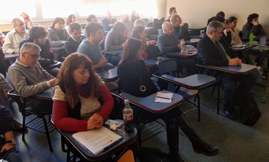iiep_oficial's tweet photo. 📌POSTALES DE HOY!!
Seminario interno de investigación
@VGiarrizzo y @Iron_Hic_Man
#IIEP #IIEPOFICIAL #CONICET https://t.co/vWLPYygzqi