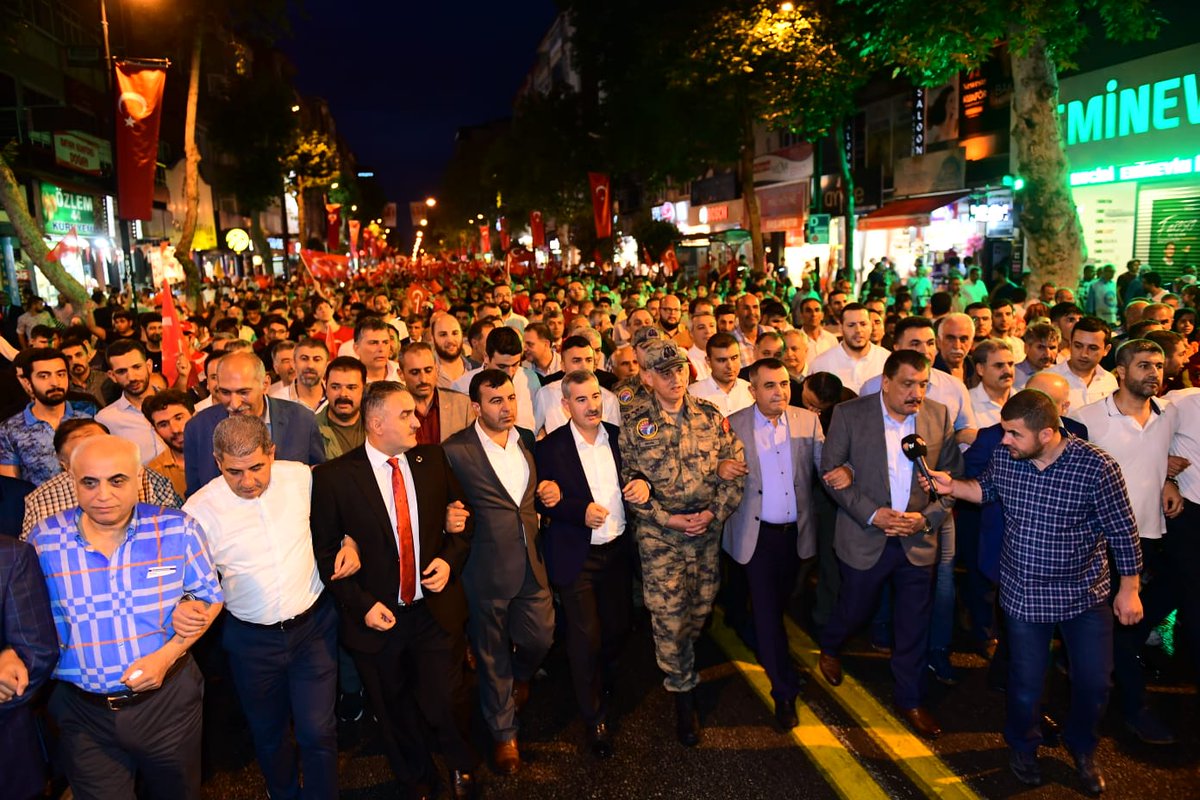 mehmetcinar44's tweet photo. Tarihi nice kahramanlıklar ve destanlarla dolu olan büyük Türk Milletinin, üç yıl önce bugün genciyle yaşlısıyla, kadınıyla erkeğiyle yeni bir destan daha yazdı...

🇹🇷15 Temmuz Millet Meydanındayız...🇹🇷
#15TemmuzDestanı https://t.co/7ygV1t2A7G