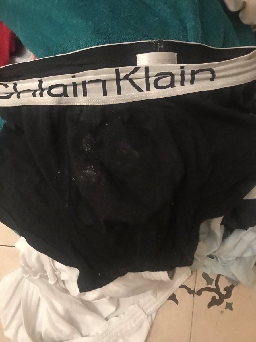 A mi hermano parece que le babea mucho el rabo, eso o después de las pajas no se limpia, aunque después de llevarte dos dias con los mismos gayumbos es normal.  Rt y te paso foto de mi hermano en gayumbos marcando paquete  <a href="/invertedboy/">Inverted ( ಠ‿ಠ)っ╰⋃╯ Boy</a> <a href="/actmad45/">Actmad45</a> <a href="/colegademorbos/">Colega de morbos</a> <a href="/colegadepajas/">colegadepajas</a>