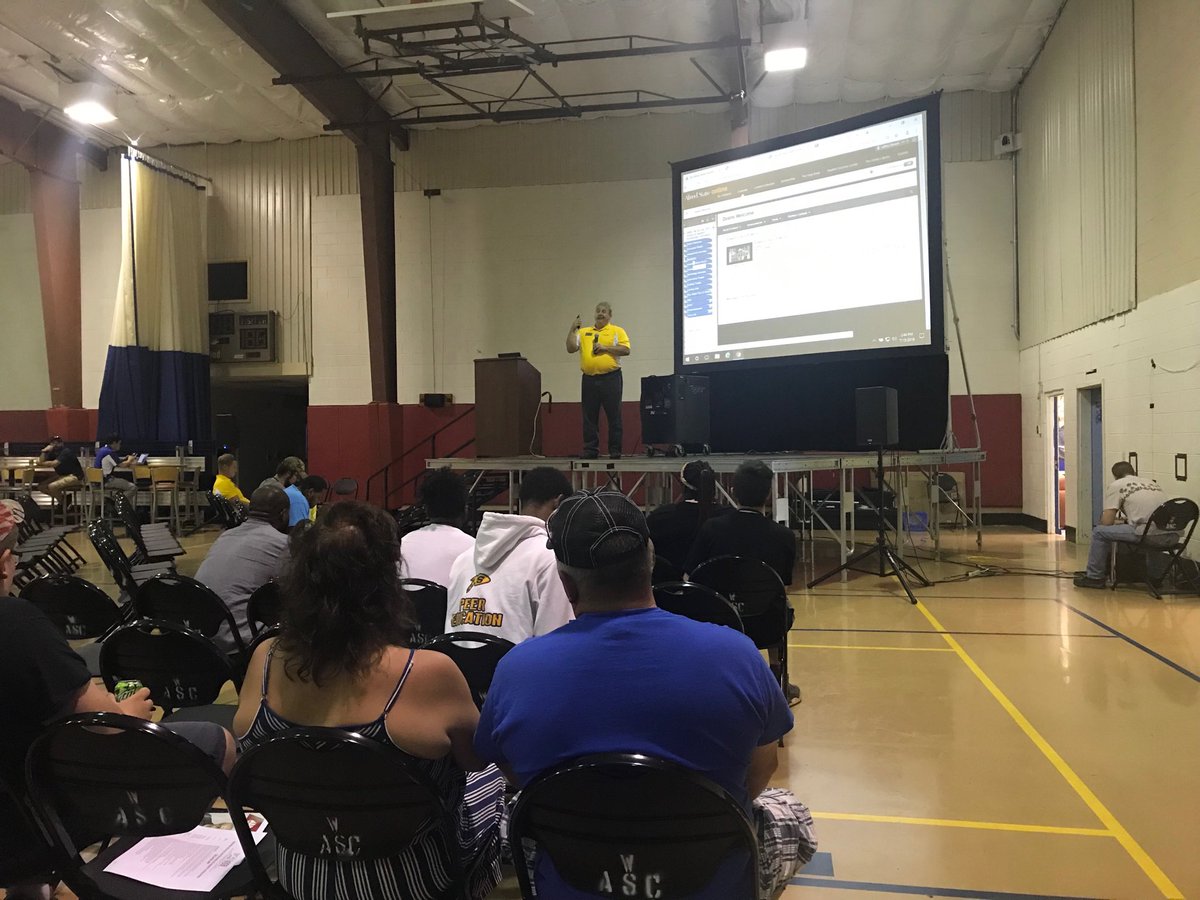 SAChatASC's tweet image. Dean Jeff Stevens Welcome incoming new students to ⁦@AlfredState⁩ ⁦@ASorientation⁩