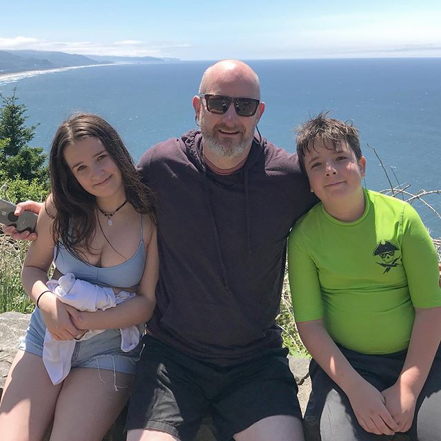 the_punk_god's tweet photo. Saturday was my 600th day and 86th weekend without alcohol. Ending that abusive relationship makes days like this - early morning surfing with these two creeps - not only possible but magical. Getting healthy is possible friends. #healthypastors #soberpastors #oregoncoast #sobrie https://t.co/GVr3qi1DJ9