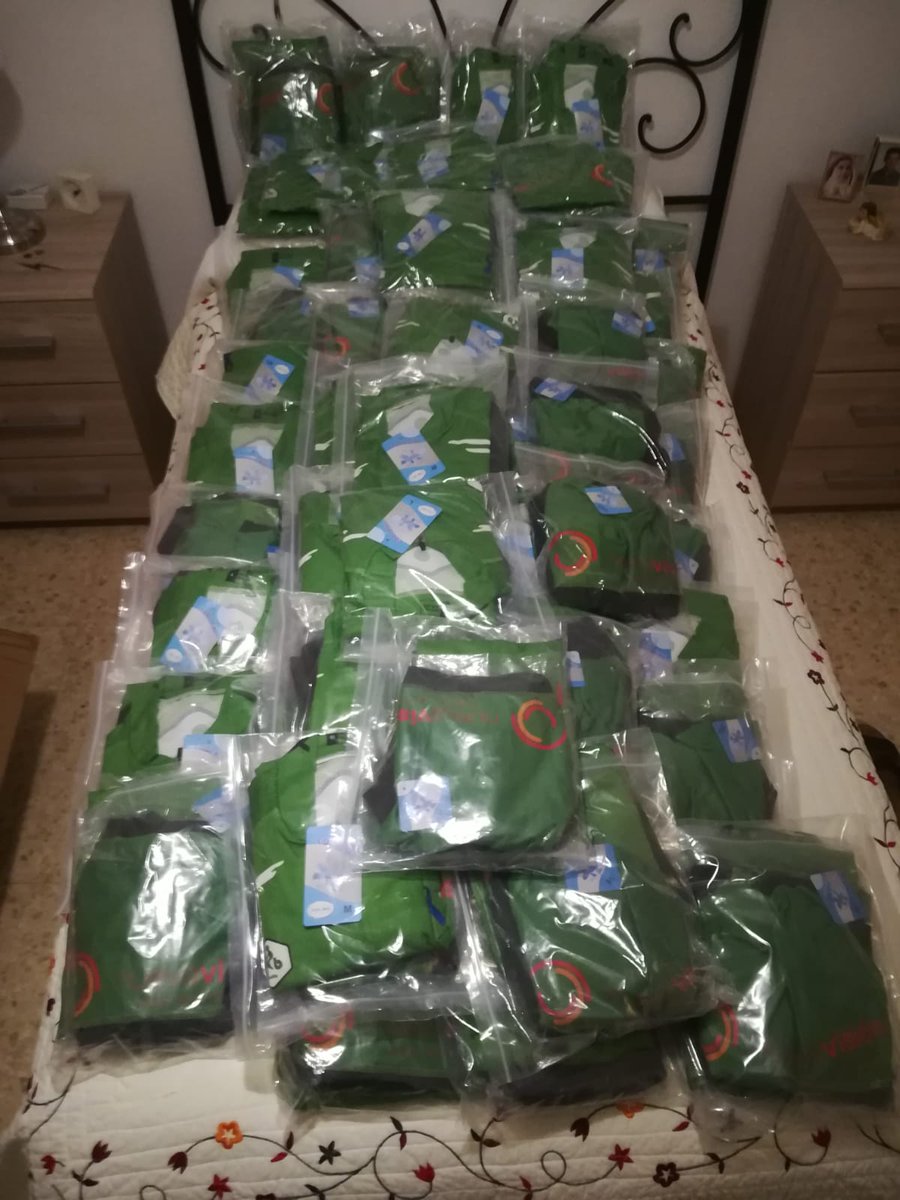 Tras 2 m de intenso trabajo puedo anunciar q ya tenemos +d60 equipaciones. Gracias a nuestros patrocinadores nuestros chavales tendrán 1 año de transporte, deporte y act. deportivas. No tengo palabras suficientes para expresar mi gratitud para cada persona que ha colaborado.