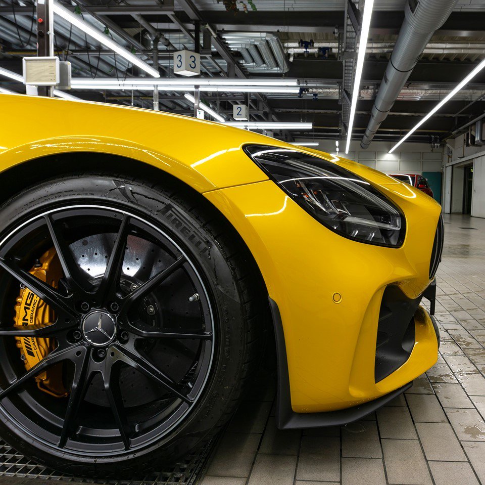 MercedesBenz's tweet photo. The sum is greater than the parts, but oh my... aren't these some special parts. 😍

[Mercedes-AMG GT R | Kraftstoffverbrauch kombiniert: 12,4 l/100km | CO₂-Emissionen kombiniert: 284 g/km | https://t.co/NCNjWnA238]

📷 Mercedes-Benz Kundencerter https://t.co/Ld7AIBKbnZ