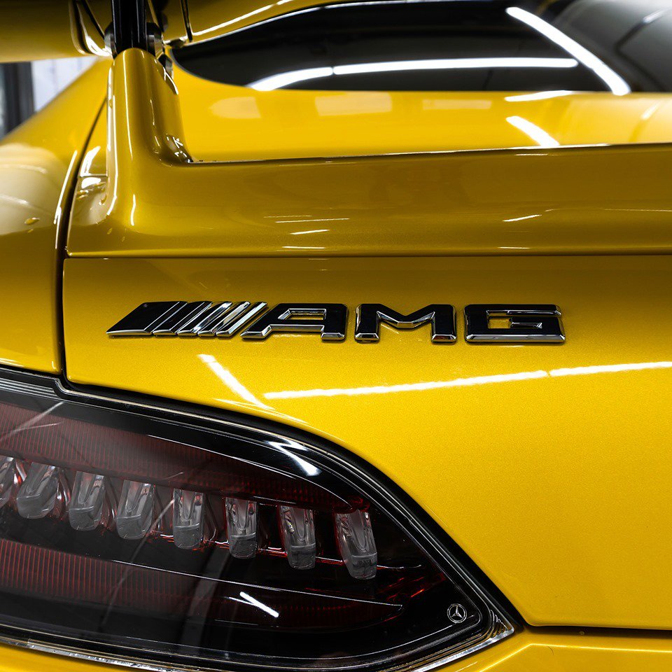 MercedesBenz's tweet photo. The sum is greater than the parts, but oh my... aren't these some special parts. 😍

[Mercedes-AMG GT R | Kraftstoffverbrauch kombiniert: 12,4 l/100km | CO₂-Emissionen kombiniert: 284 g/km | https://t.co/NCNjWnA238]

📷 Mercedes-Benz Kundencerter https://t.co/Ld7AIBKbnZ