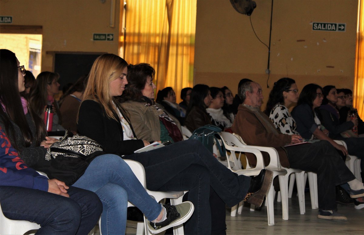 Conectados_Arg's tweet photo. Con una respuesta increíble, realizamos distintas actividades en #Salta y #GeneralRoca #RíoNegro, sobre hijxs y crianza en la era digital, y el taller de convivencia digital para Primaria, a cargo de @fedexdada.
Vamos #CrecerConectados! 
#infanciaconectada
https://t.co/WlChg0j3rU https://t.co/KlT993VZTe