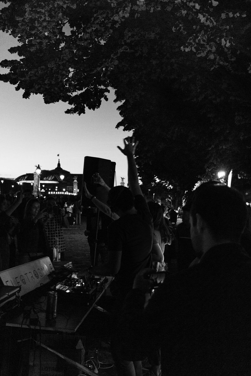 electrosmileIDF's tweet photo. 🌟 [Fête de la musique] 🌟

Retour en images sur la fête de la musique 2019.
Merci à Erwann Sureau Photo 😁.

Keep Smiling
#djset #technomusic #housemusic #electrosmileparis #electrosmile #smile #keepsmiling #parisbynight #event #fetedelamusique2019 #invalidesparis https://t.co/AUUakQDYlJ