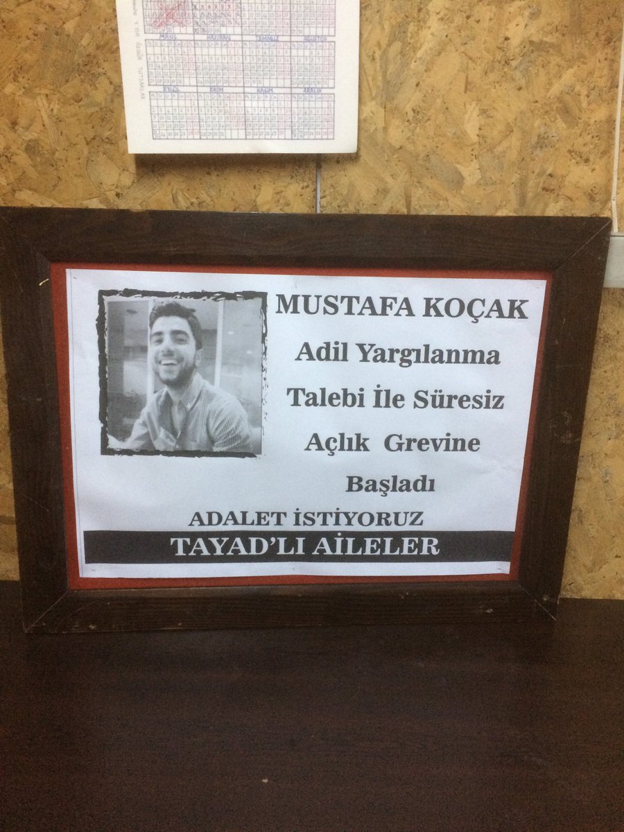 İTİRAFÇI OLMADIĞI, ARKADAŞLARININ ÜZERİNE İFADE VERMEDİĞİ İÇİN BİR İTİRAFÇI ŞEREFSİZİN “BANA BU İŞİ YAPTIĞINI KÖFTECİDE SÖYLEDİ” ŞEKLİNDEKİ İFTİRA BEYANI İLE HAKKINDA AĞIRLAŞTIRILMIŞ MÜEBBET HAPİS CEZASI VERİLEN MUSTAFA KOÇAK İÇİN ADALET İSTİYORUZ!
MUSTAFA KOÇAK YALNIZ DEĞİLDİR!