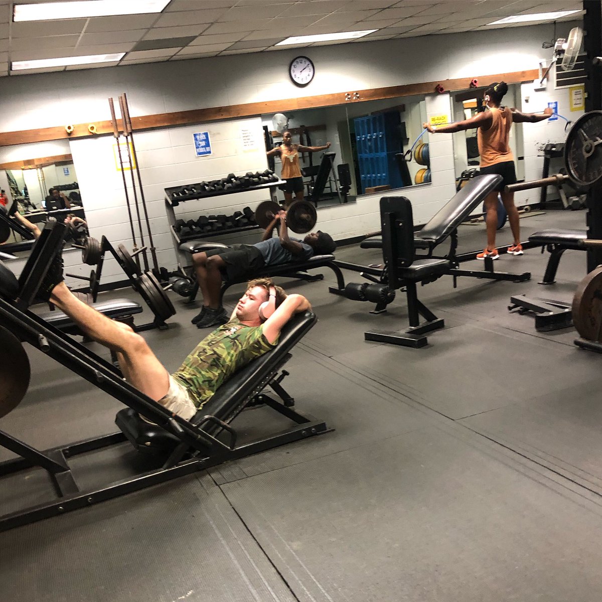 SanJacRecSports's tweet photo. Our weight room is the place to be 1-5pm during the week. Come check us out today! Must be a current or fall student at workout. #workout #sjc #recsports #lift #press #pull https://t.co/M49mDIgFZr