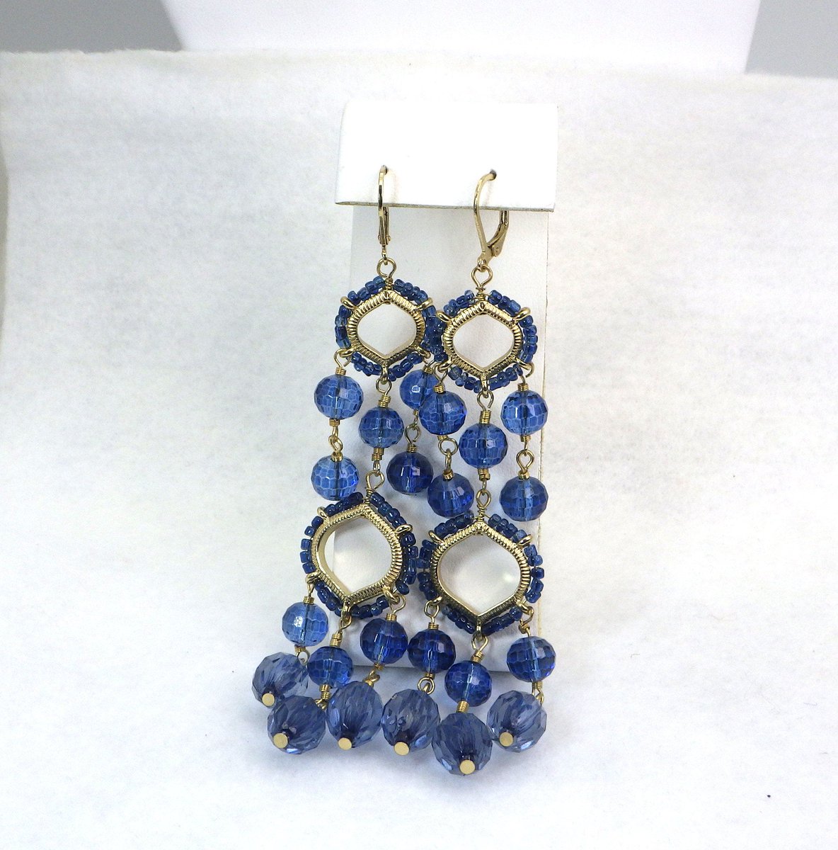 cdcarson1's tweet photo. Excited to share the latest addition to my #etsyshop: #ShoulderDuster Earrings For Pierced Ears Super Long Faceted Lucite Lightweight #PartyWear #Festival Lever Back Findings Four Plus Inches https://t.co/WyoA2X6uK7 #jewelry #earrings #blue #VintageLoveByDiana https://t.co/dw1yKEhKpt