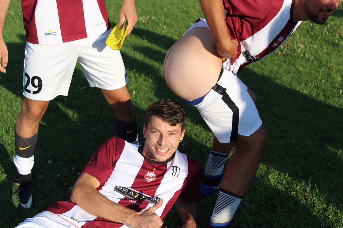 OlympikFC's tweet photo. [RÉTRO] 
24. C'était déjà il y a 24 heures.. Le temps passe si vite.
Le 14 juillet 2019 à 21h, nous sacrifions le FCCC d'un score lourd comme les guiboles de Guillaume Bouet en fin de match. 7 à 1.
Un souvenir à jamais gravé dans la tête de nos joueurs. https://t.co/l7rHKTmWXb
