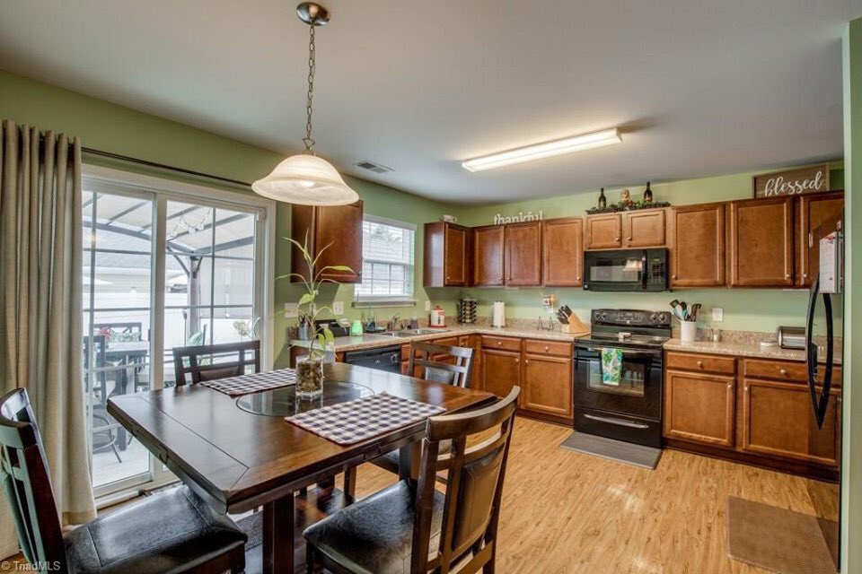 RealtyOneTriad's tweet photo. Beautiful house for sale in Forsyth county! Better than new in Mount Hope Estates! Open floor plan with formal dining or living area. Large kitchen, breakfast area, and pantry. Alison Sink Vannoy at (336) 671-8469!
https://t.co/cHQdeXV8kW https://t.co/B5ZlNquimN