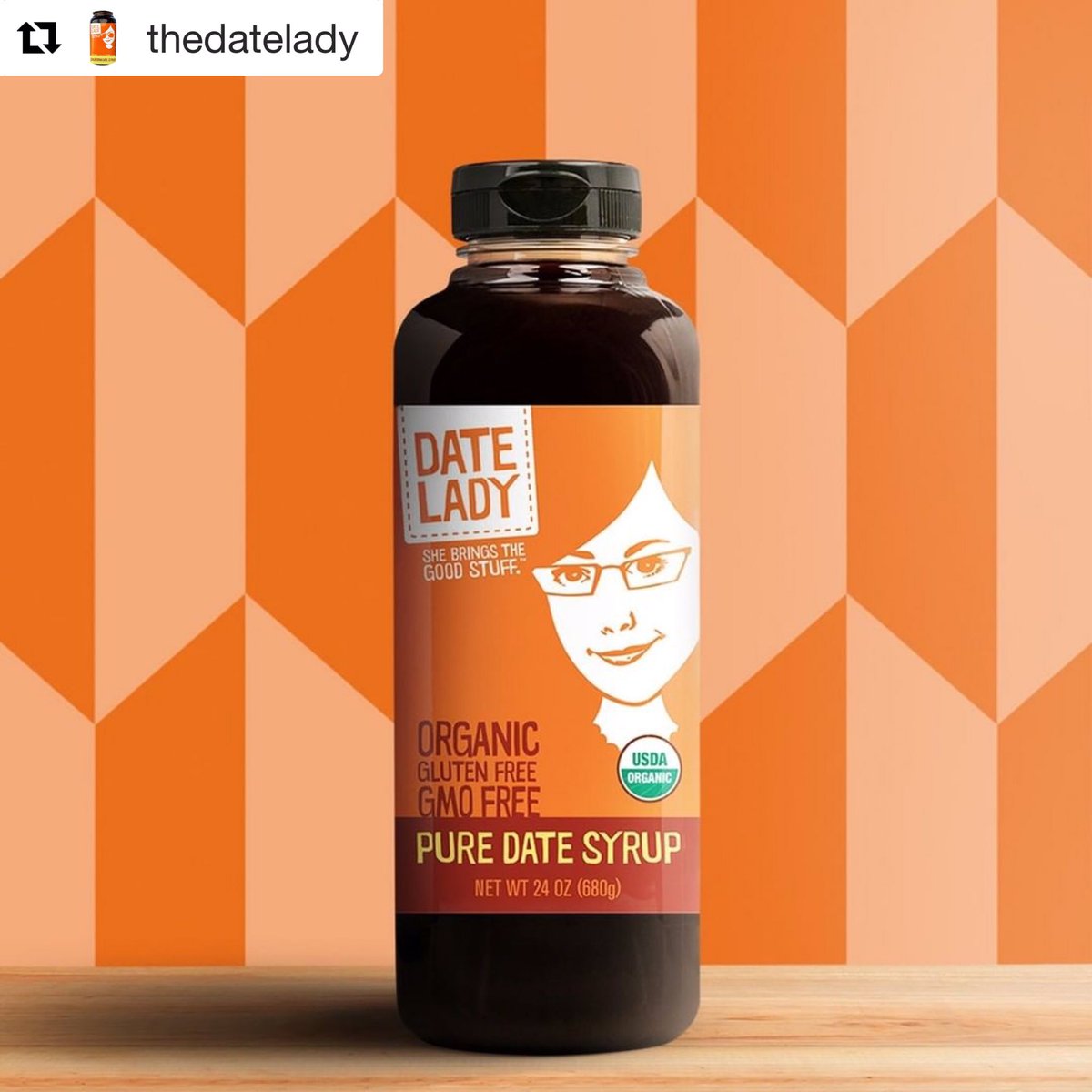 GoodFoodsCoop's tweet photo. New product alert! @thedatelady’s products are an alternative to ones with processed sugar. Their pure date syrup, can be used in place of maple syrup, honey or sugar when cooking and baking. We also have their date sugar, chocolate spread and coconut date caramel sauce. https://t.co/ePo6O88vqe
