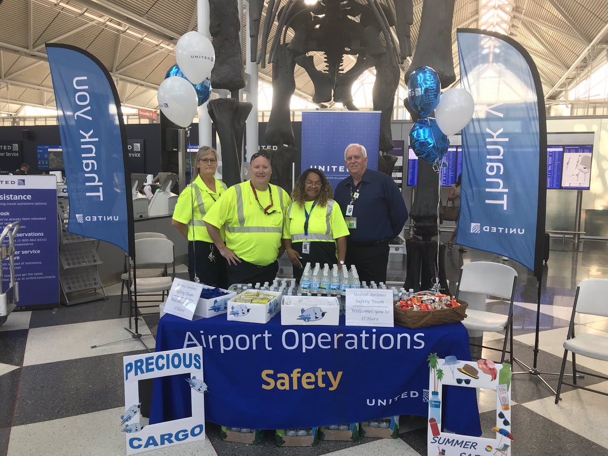 Scott13138104's tweet image. Customer Appriciation at the worlds best hub and with the ORDAO safety team. Precious cargo and more @MikeHannaUAL @JohnK_UA @FoxMikeFoxORD @mcgrath_jonna @JMRoitman @rickvual @weareunited #WhyILoveAO