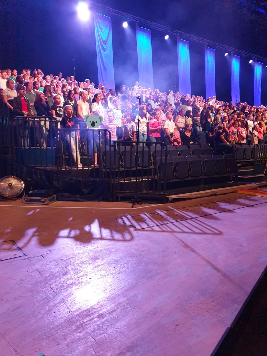 RogietPrimary's tweet image. The choir and audience getting ready for the performance at The Motorpoint Arena with 1000 voices! #rogietlearning #beyondwords #hittherightnote