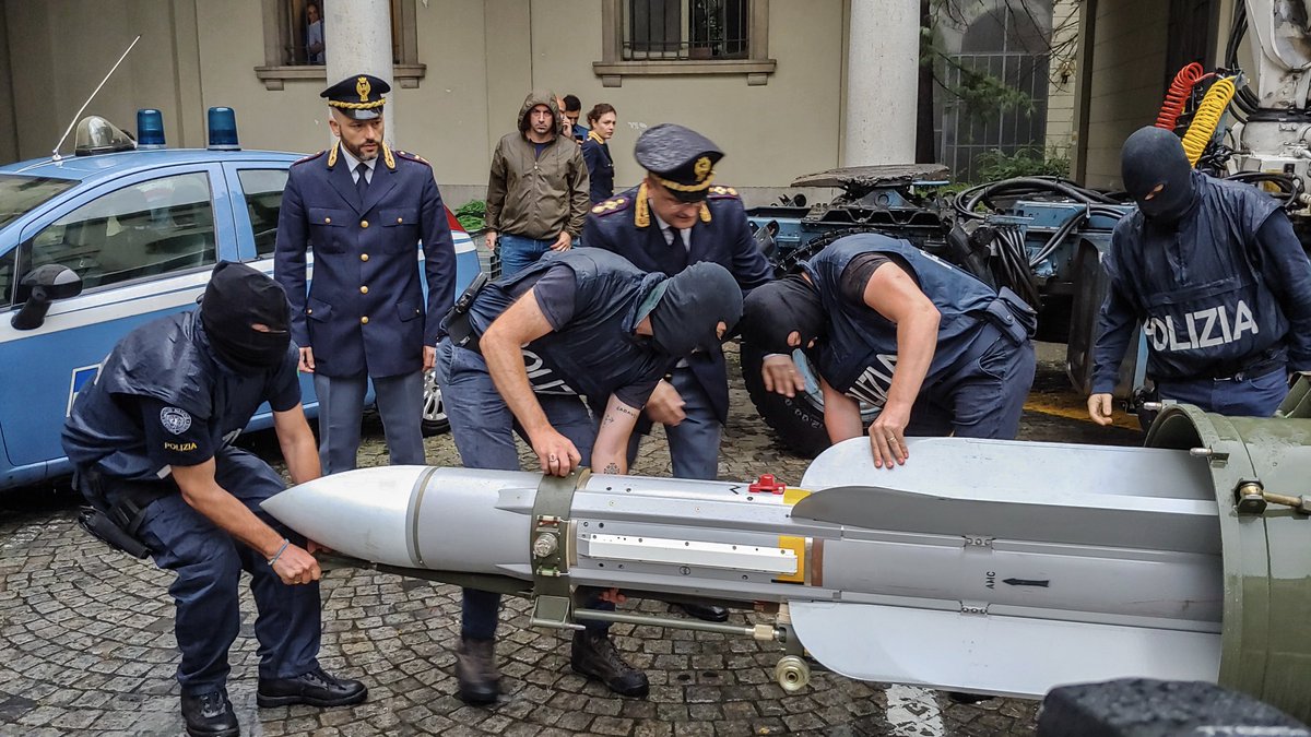 ajplus's tweet photo. Police in Italy raided neo-Nazi sympathizers and seized a missile, 26 guns, 20 bayonets, 306 gun parts, 800+ bullets and Nazi plaques.

3 men were arrested, including a former Senate candidate for the neo-fascist Forza Nuova party.

(📷: AFP/ Polizia di Stato - Italian Police) https://t.co/2GjsNvuT0z