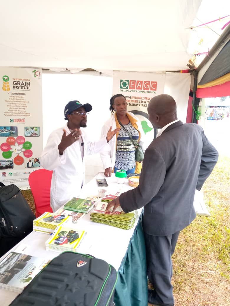 PaustaClessy's tweet photo. Doing what I enjoy the most...empowering the Smallholder Farmer for #Trade #MoreTrade and #BetterTrade.
@EAGrainCouncil @EAGrainInstitut @AmootiKiiza
#StructuredGrainTrade https://t.co/ovSJ5fFjvw