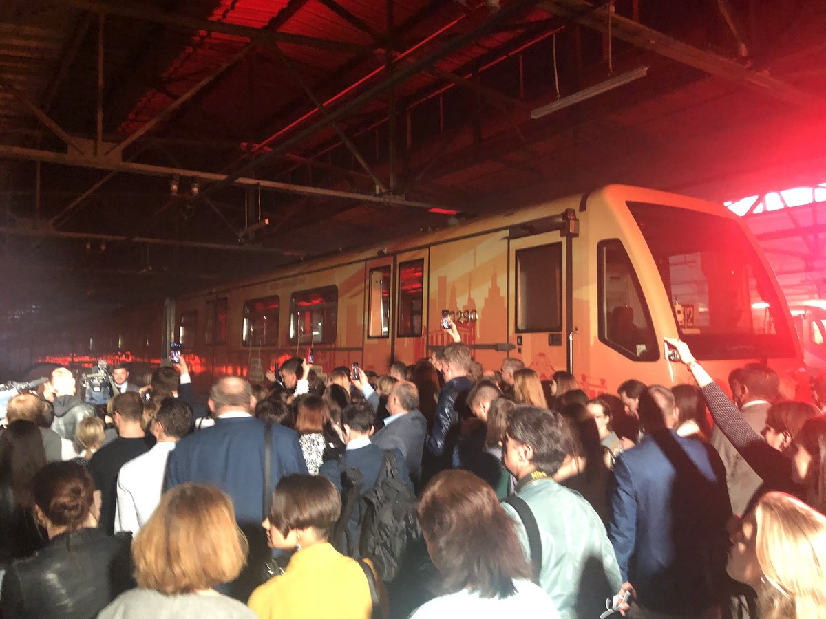 opestereva's tweet photo. 650 московских предприятий в спецпоезде #моспром, запустили с��годня в первый рейс #москва #метро #микрон https://t.co/nAUMZOEHoA