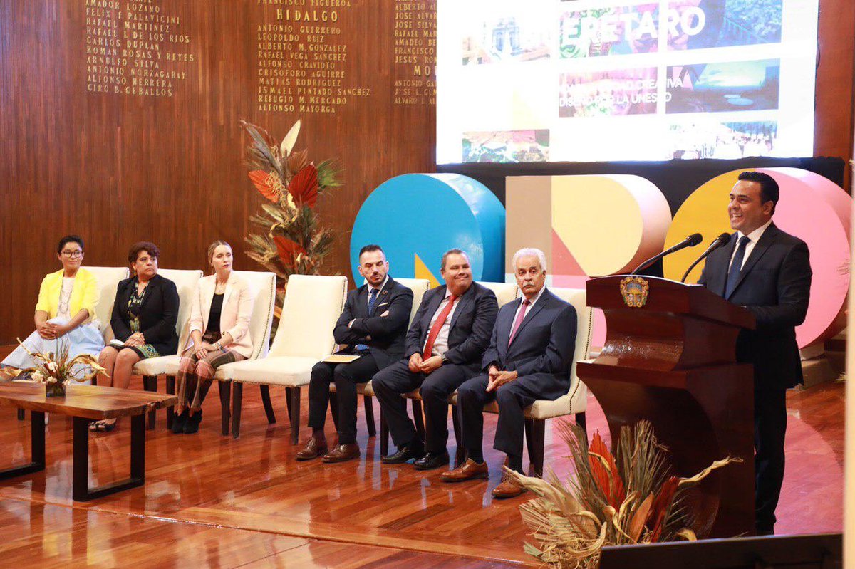 En el teatro de la República el Alcalde Luis Nava dio a conocer Oficialmente a Querétaro como Candidata a Ciudad del Diseño por la UNESCO.
#QueretaroLoHacemosTodos
#QuerétaroSeDiseña https://t.co/kaljicT3ow