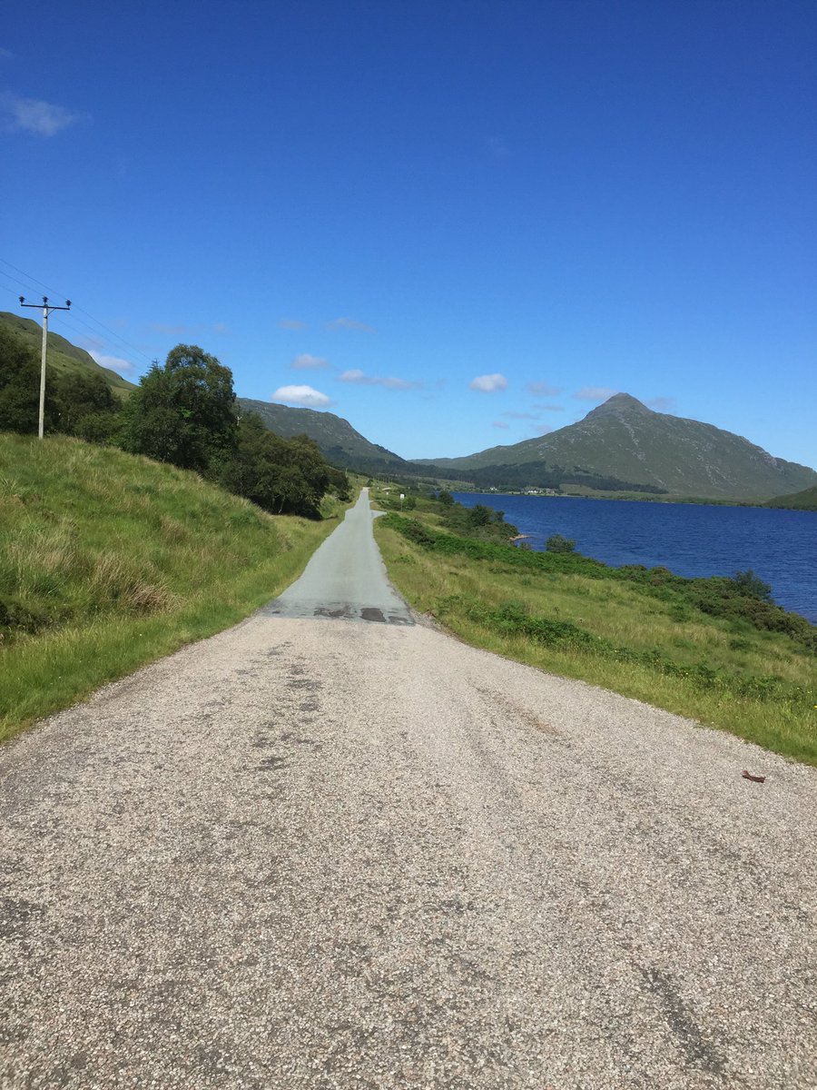 MaimieThompson's tweet photo. . En route to Handa Island my favourite sign and phone box in the beautiful #Achfary part of Reay Forest in the shadow of #BenStack and overlooking #Arkle #Westminster Looking particularly glorious today #Sutherland https://t.co/kog67wQwV4