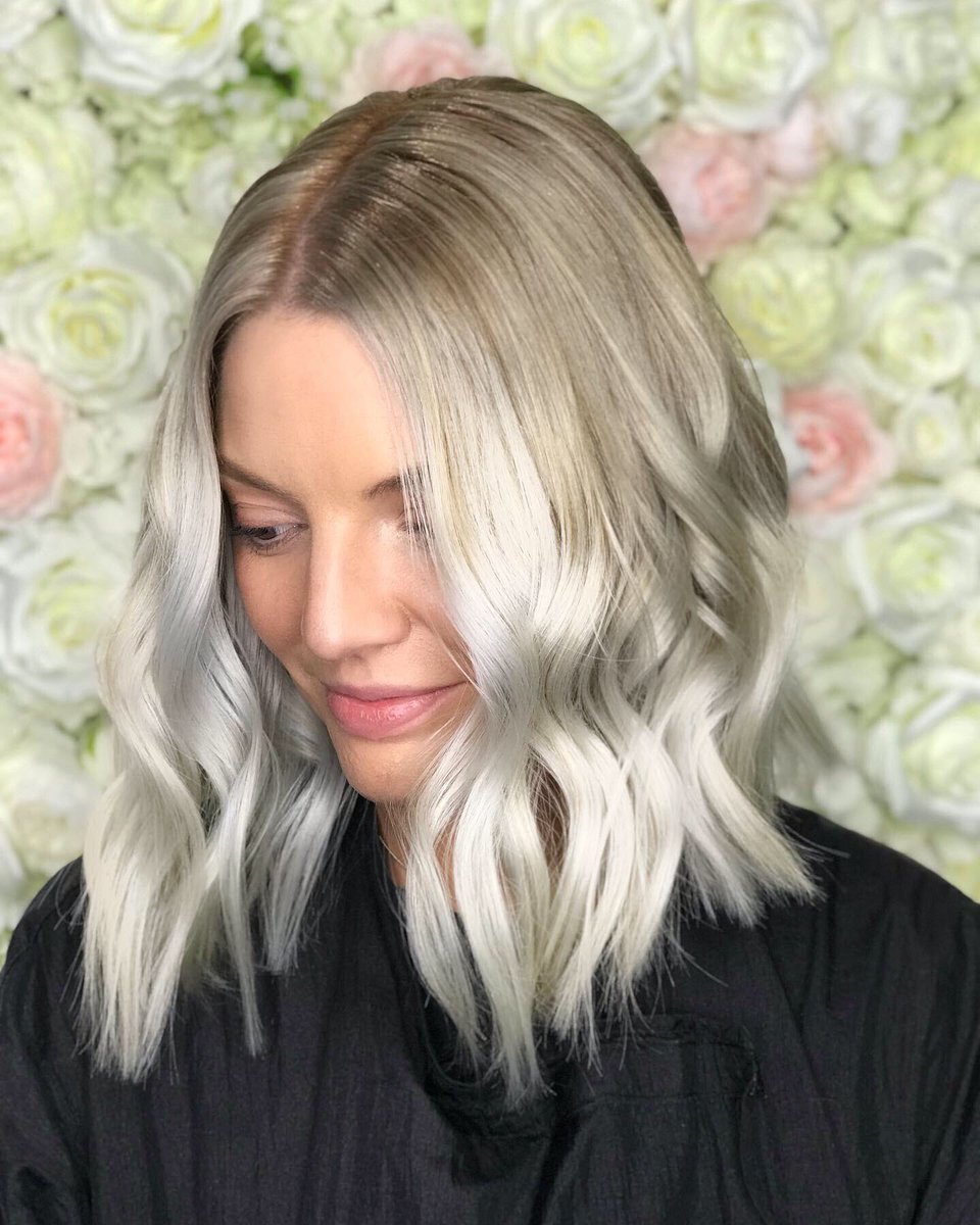 VedaHairSalon's tweet photo. 🌸💕 • NEW HAIR • GLOW UP • 💕🌸
@kirsty_x92 @marinoo9212 @colorwowhair @olaplex @olaplexuk @wellaeducation @wellahair @guytang_mydentity
#Lob #BeachyWaves #CoolForSummer #Olaplex #Wella #SummerVibes #ColorWow #ColorCult #Balayage #SouthWalesHair #Colour #Blonde #Cwmbran https://t.co/cec2p0stw3