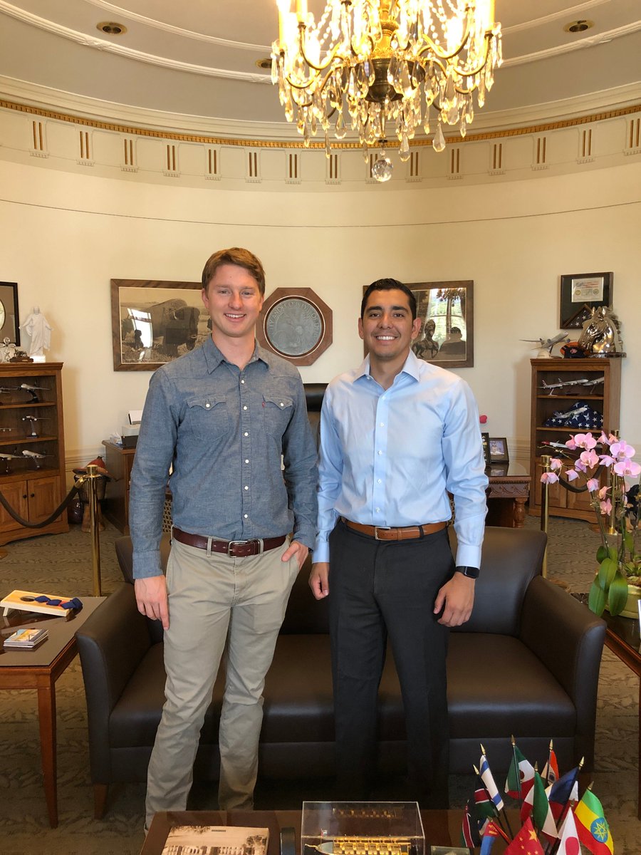 Effct_'s tweet photo. Who cares about #PrimeDay, when it's Inauguration Day!
We enjoyed touring @MayorHancock's oval office, and were grateful to contribute to his victory as part of the @HancockforDen team!
#OneDenver #Inauguration2019 https://t.co/lYP0fT8ng8