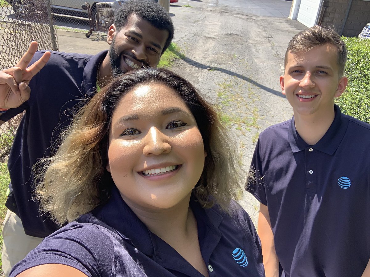 No traffic? No problem, hitting the streets in this hot weather to inform our customers of the great entertainment promotions we have! <a href="/Evc6523/">Erika Castro</a> @ATTPortablesEVD <a href="/JakeAraghi/">Jake Araghi</a> @attportablesel1 @attportables <a href="/judy_cavalieri/">Judy Cavalieri</a> @Trisha__Torres <a href="/Stacylynnnnnn/">Stacy Lynn</a> #ohpacalypse 💪💪💪💯