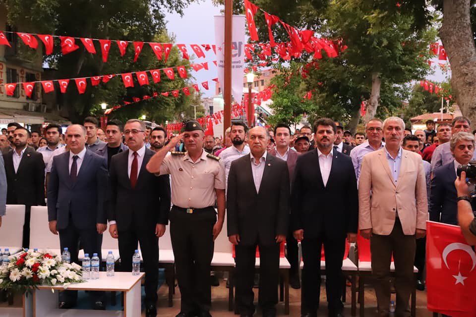 yramazanoglu's tweet photo. 15 Temmuz Demokrasi ve Milli Birlik Gününde Demokrasi Yürüyüşümüzü Kahramanmaraş’ta Sütçü İmam'ın torunlarının yoğun katılımı ile gerçekleştirdik. Bu vesile ile şehitlerimize Allah’tan rahmet, gazilerimize sağlıklı uzun ömürler dilerim . #15TemmuzUnutmaUnutturma https://t.co/e7lwEYOBmR