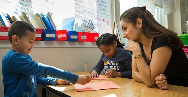 ReadingRockets's tweet photo. How to teach #summarizing (a powerful #comprehension strategy) https://t.co/c0t4DMCV51 https://t.co/G6g01YD91a
