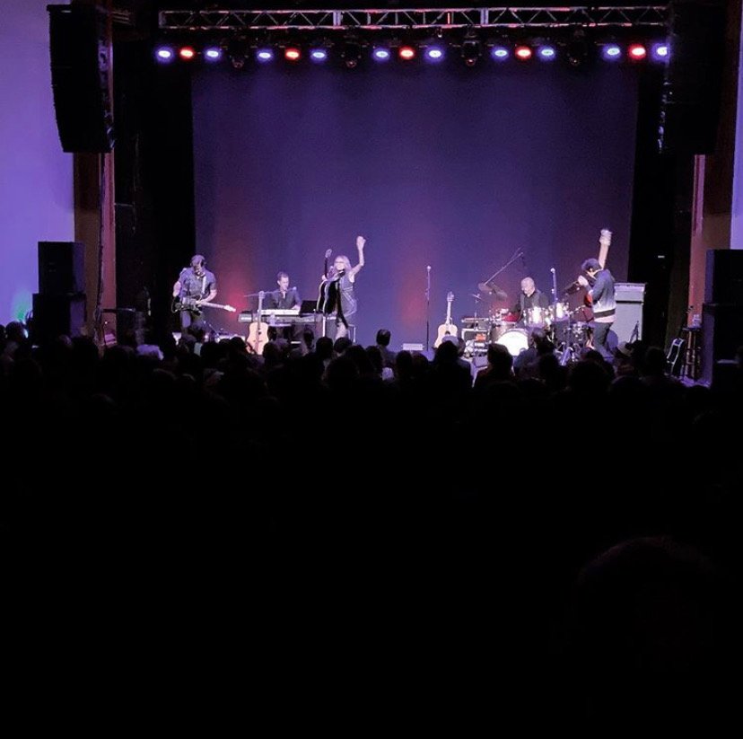 Section101Tweet's tweet photo. @Section101tweet client @aimeemann wowing the crowd last night in NJ. https://t.co/384DqlYiQ6