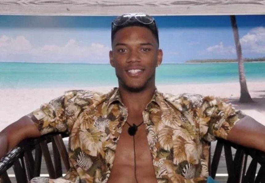 bbbmbffc's tweet photo. mans looking at a picture of him and joanna absjskaka fucking melt leave if u really liked her #LoveIsland https://t.co/tOynNTSwXk