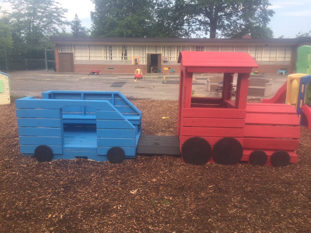 kidsof216's tweet photo. Let’s talk #education... #summerschool can be hard for most, but #projectbasedlearning is transformative for Ss who might struggle. 

#PBL is: 
•taking ownership and responsibility for work 
•viable job skills 
•working for others/ community 

#kidsof216 built train for kids! https://t.co/Qw7V4RFVmJ