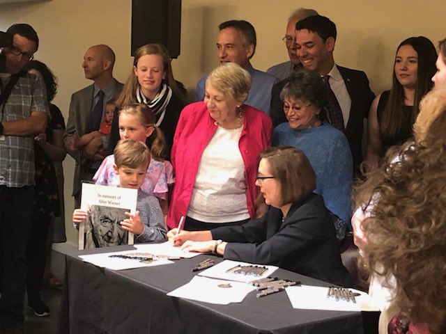 Governor Kate Brown tweet media