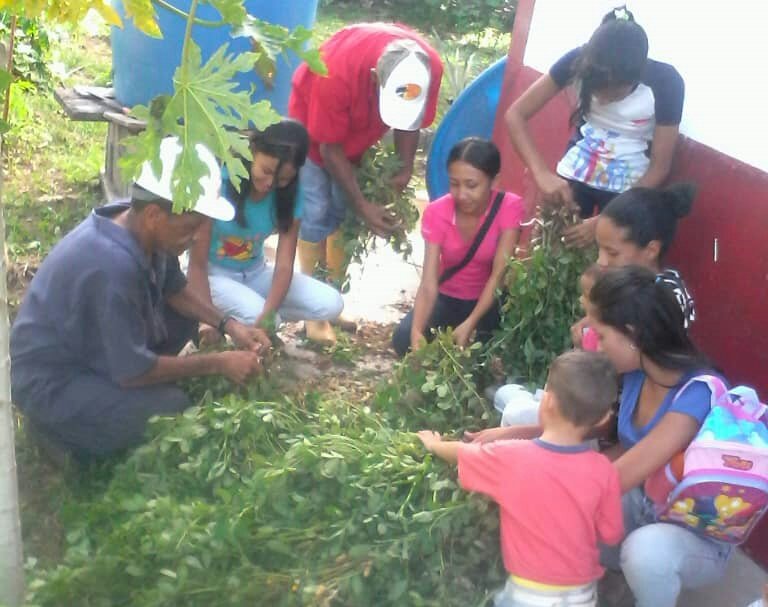 JuventudProGua's tweet photo. #15Jun | La @juventud_inces se encuentra realizando a lo largo y ancho de el territorio nacional jornadas de "Activate con tu espacio" , y es asi como nuestra Juventud Productiva guariqueña dicen presente 🙋‍♂️🧹🚿🏢 #Inces60AñosFormando

@NicolasMaduro 
@psuvaristobulo https://t.co/N5NLrvYjlr