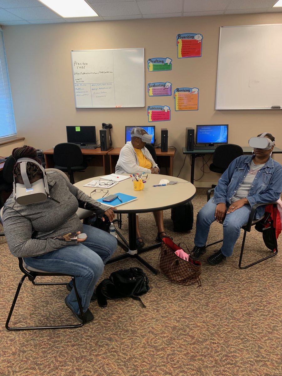AdultEdANCVR's tweet photo. What a better way to study US government than touring the White House...virtually! ⁦@JohnRochelleTre⁩ ⁦@ARCareerEd⁩ #thepeople’shouse #VirtualReality https://t.co/6w3XqHJIOD