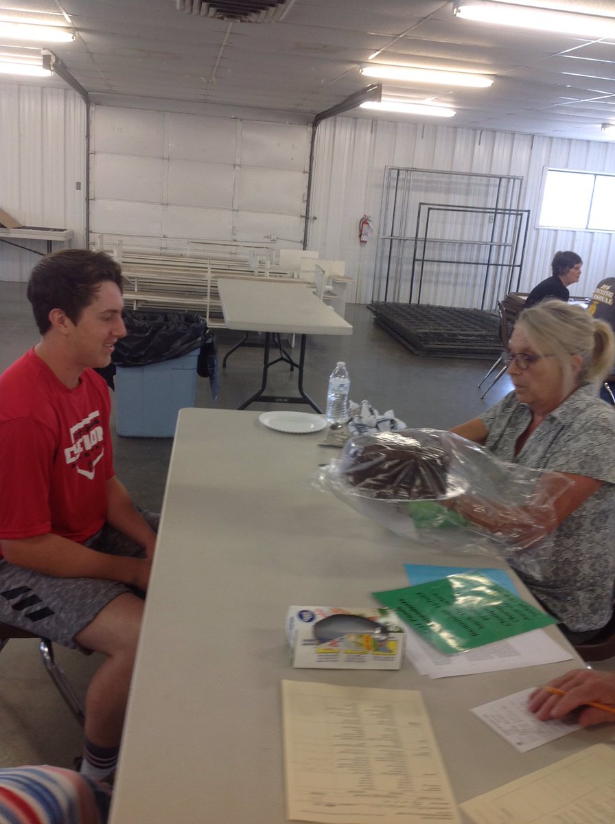 frontier_ksre's tweet photo. Foods judging took place at the Franklin County Fairgrounds this morning. 🍀🥧🍪🥮🍀 #FrontierDistrict #FranklinCounty #KS4H #4HGrowsHere https://t.co/jcx3yHG7E6