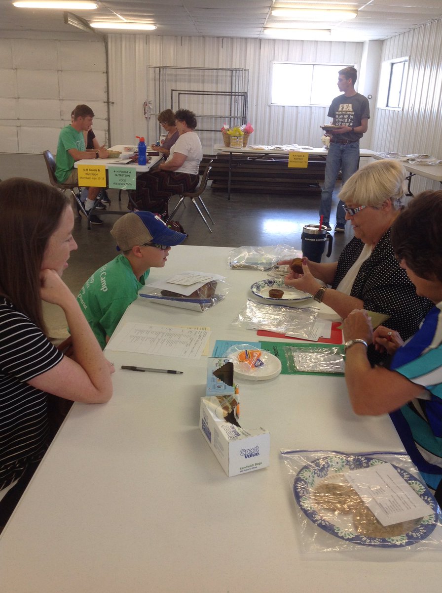 frontier_ksre's tweet photo. Foods judging took place at the Franklin County Fairgrounds this morning. 🍀🥧🍪🥮🍀 #FrontierDistrict #FranklinCounty #KS4H #4HGrowsHere https://t.co/jcx3yHG7E6