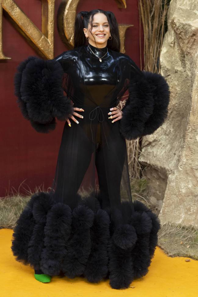 Este vestido tiene que ir de puta madre para quitar el polvo del suelo del pasillo.