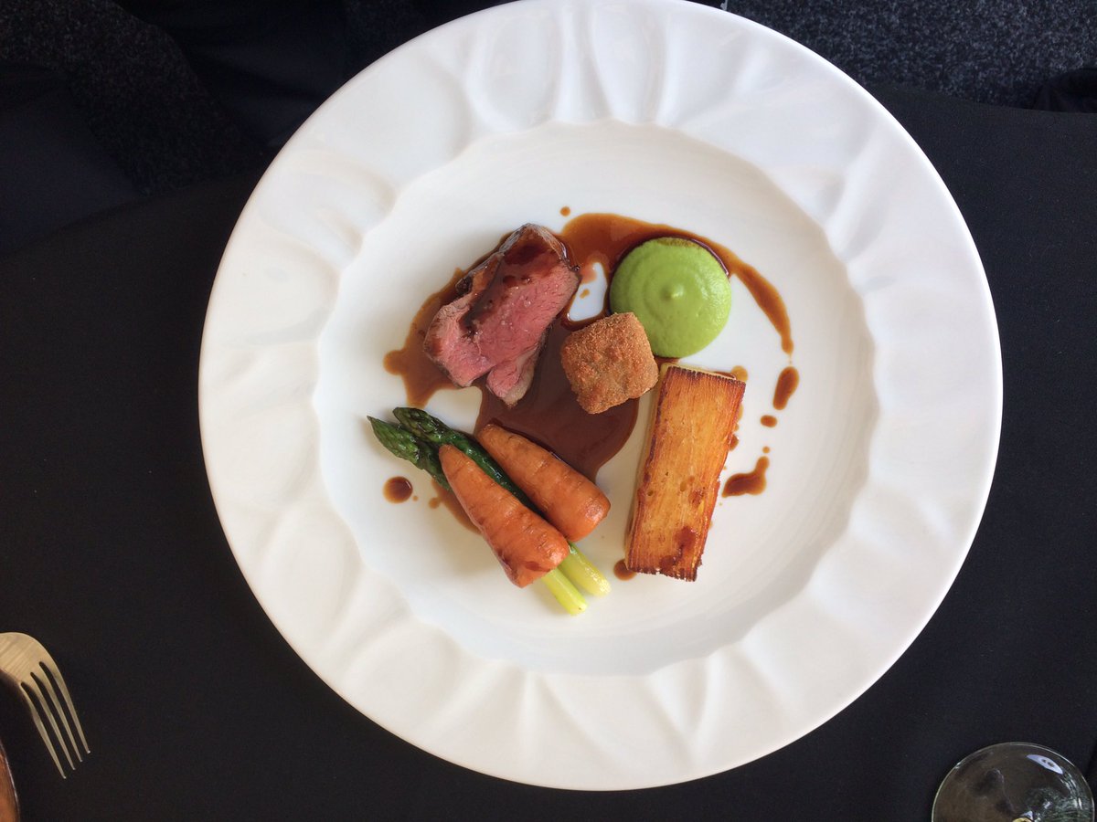 #CLFoodAwards Main - Lamb rump, crispy lamb shoulder, pea &amp; mint pure, asparagus, charteney carrots, dauphinoise. Potatoes