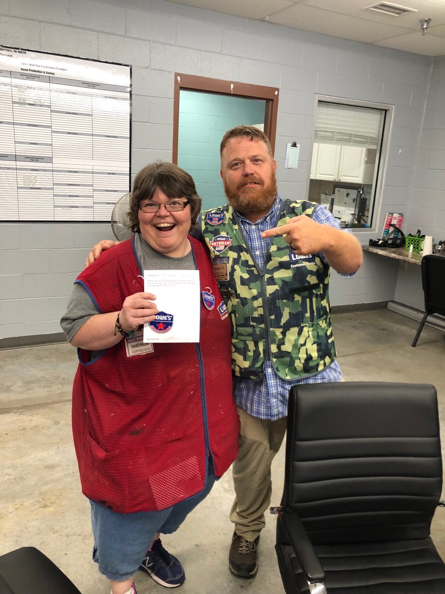 natranger2016's tweet photo. Rhonda getting her second Red Star award!! Why? Because “customer service” is her middle name! Great job Rhonda! ⁦@christies04⁩ ⁦@store579mo⁩ ⁦@Lowes⁩ ⁦@1280Market⁩ https://t.co/9fflBBvNUx
