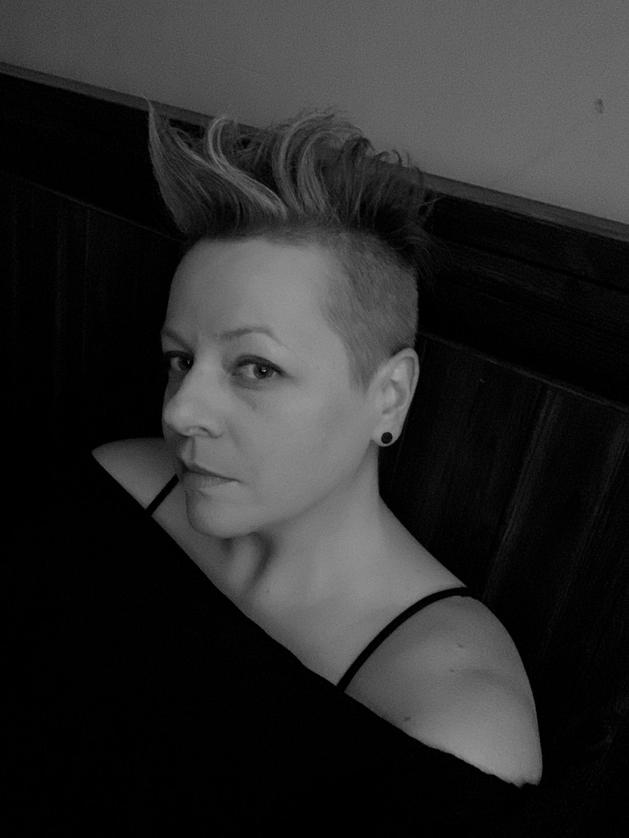 LikeRez12's tweet photo. more stupid hair 😏 https://t.co/WRHNGMWrpw