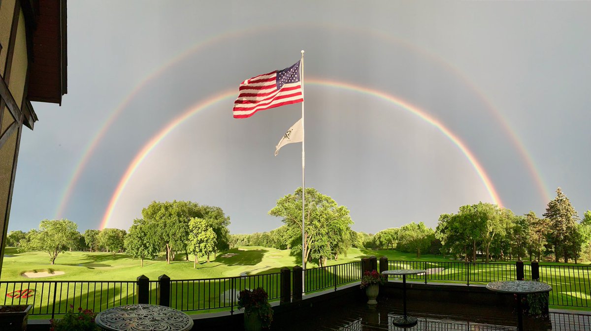 IngrahamAngle's tweet photo. This is tonight from Edina, MN—not photoshopped! About 5 mi. away is St Louis Park where the city council moved against the Pledge of Allegiance.  #GodBlesstheUSA h/t MD https://t.co/htIBUh9zGf