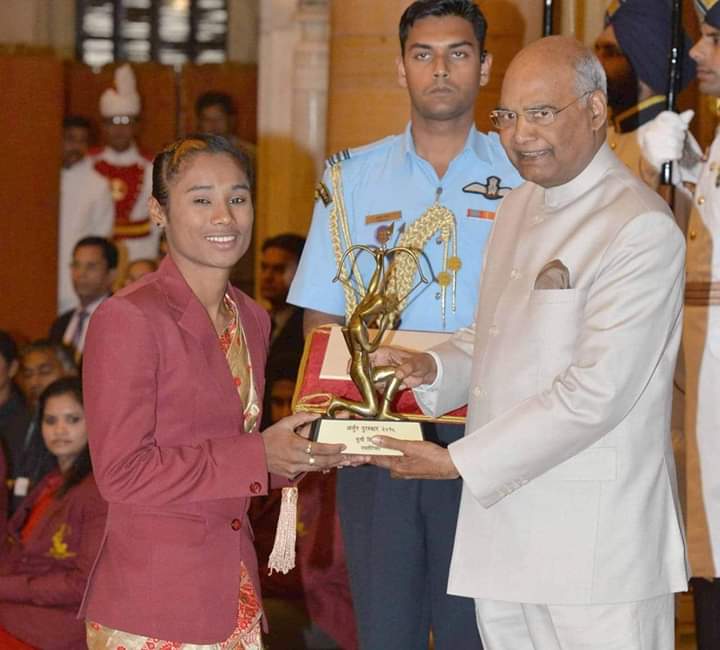 RAKESHRANJAN888's tweet photo. Golden Girl Hima Das
जिसने तीन-तीन गोल्ड मेडल जीत कर देश का नाम रोशन किया 👌👌👌 https://t.co/7ZOH4duJk2