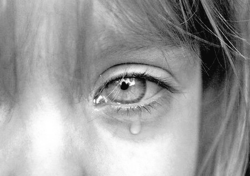 XJ1sQMdRciQA0cz's tweet photo. #امك_بدعوه
لتلك النائمة طويلا في قبرها
والغائبة الحاضره بين تفاصيل سنيني
لتلك التي ليس لها شبيه بين الاربعين
لذلك النعيم المقسوم من الجنه
لتلك الرائحة النادره وذلك الصوت الدافىء
لذلك الحضن الذي تنتهي عنده الغربه
طبتي وطاب مقامك الغالي
 في قبرك بنعيم خالدا ليوم يبعثون
ياحبيبتي💔 https://t.co/xkD4ek4fHI
