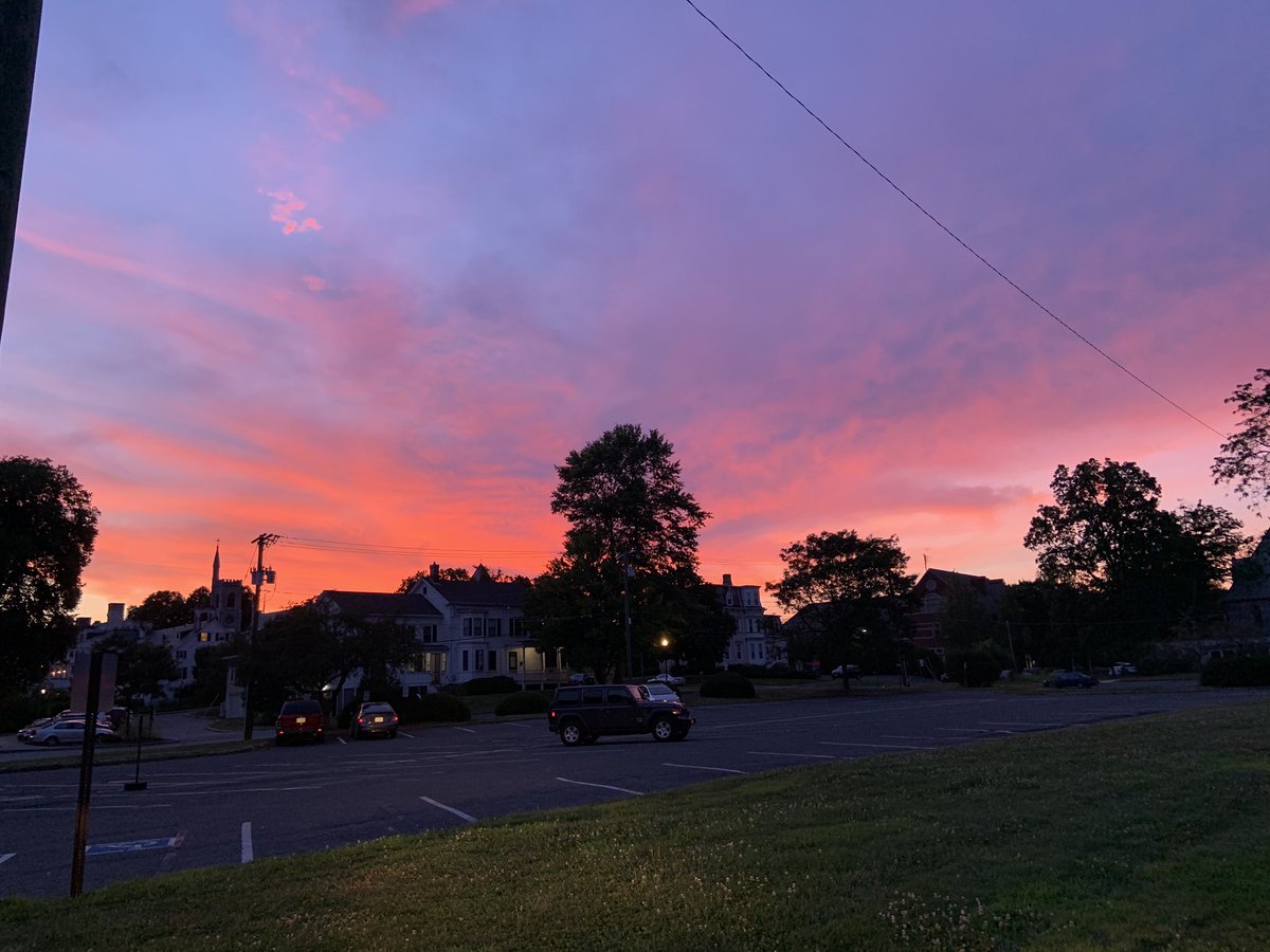 saraperi404's tweet image. An incredible sunset fitting for an excellent #sharp19 opener with @MargaretBruchac  and the Emily Dickinson Museum. Can’t wait for the first full day tomorrow!