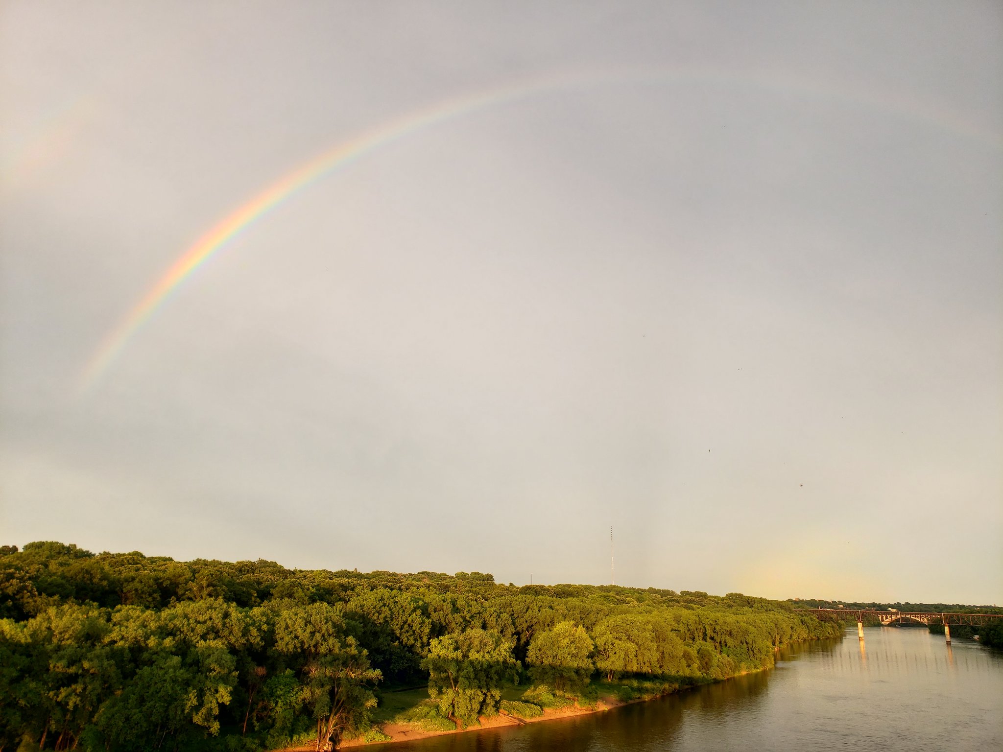 Rainbow over the Mississippi River  D_j9Nu2W4AAOKSF?format=jpg&name=4096x4096