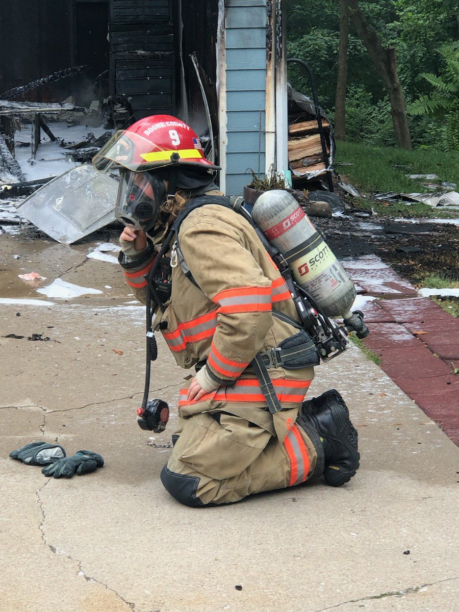 MizzouEMS's tweet photo. Medic 231 taking some glamour shots of our friends putting in WORK #gettingafterit #It'sTooHotForThat #ThisIsWhyI'mAMedicNow https://t.co/MnnCRVTrXC