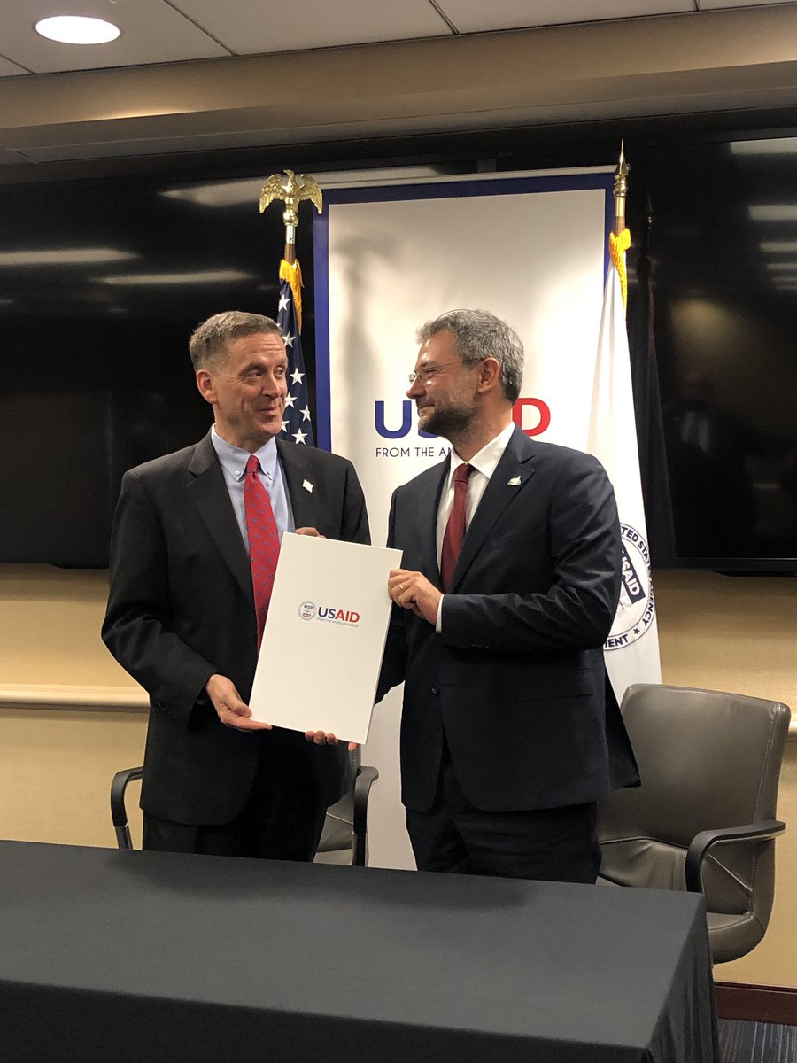 SantEgidioDC's tweet image. The Community of Sant’Egidio and @USAID sign a significant memorandum of understanding, paving the way for continued collaboration and enhanced partnerships around the world. #FromtheAmericanPeople #SantEgidio   #Poverty #Peace #Prayer @santegidionews @SantEgidioUSA