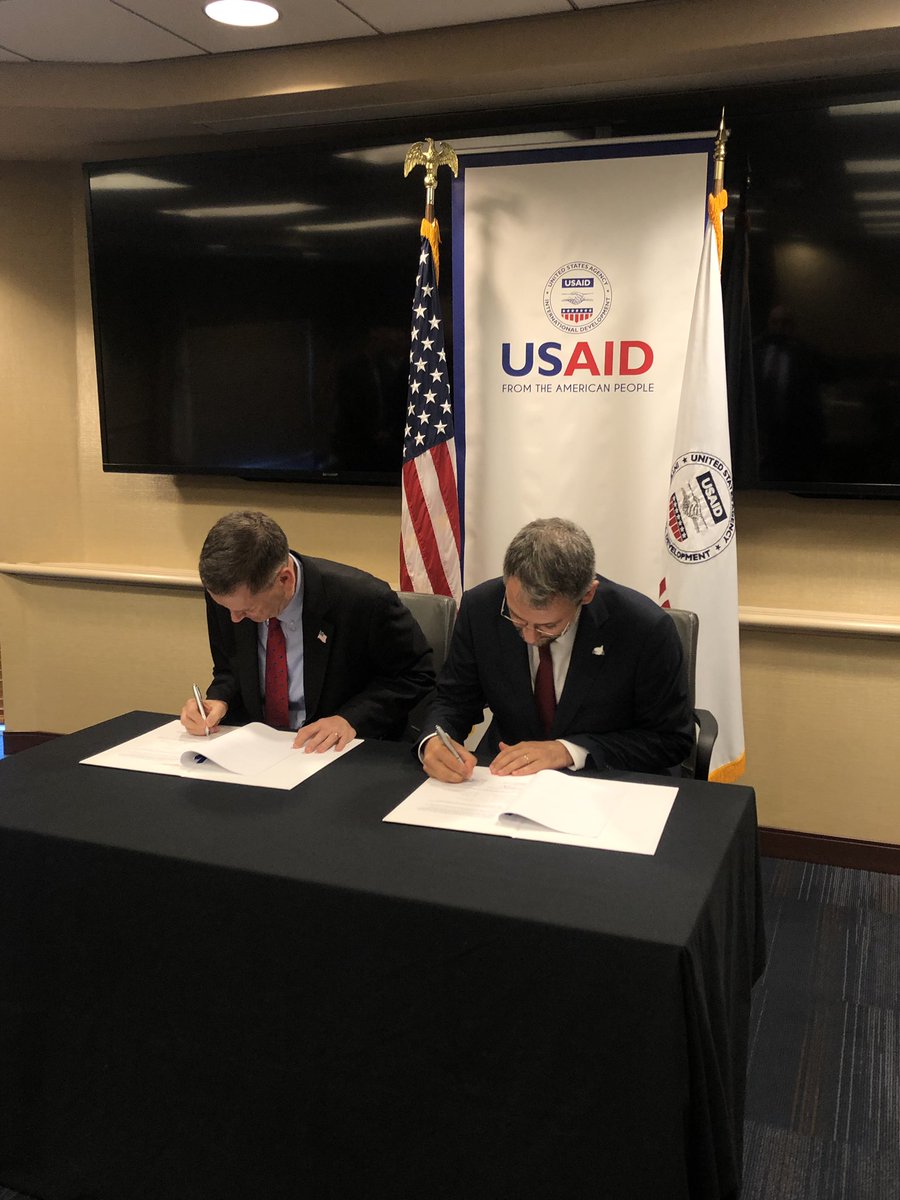 SantEgidioDC's tweet image. The Community of Sant’Egidio and @USAID sign a significant memorandum of understanding, paving the way for continued collaboration and enhanced partnerships around the world. #FromtheAmericanPeople #SantEgidio   #Poverty #Peace #Prayer @santegidionews @SantEgidioUSA